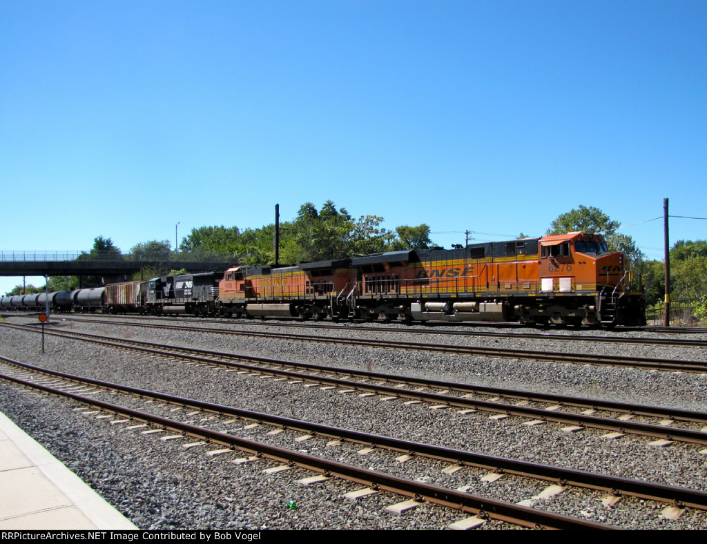 BNSF 6276 and 4130